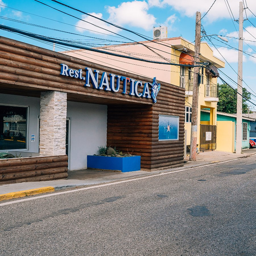 Nautica by Poly: Comer Sobre el Agua